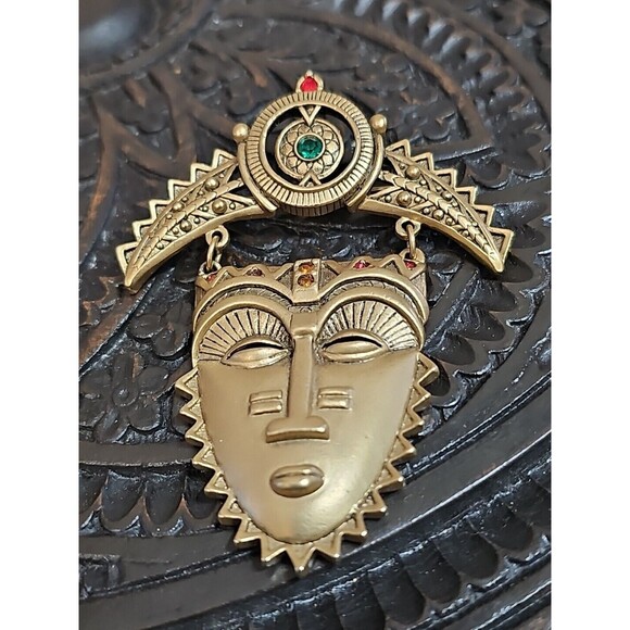 Vintage Avon Gold Tone African Mask Brooch & Earrings Set Aztec Mayan Tribal - Picture 2 of 10